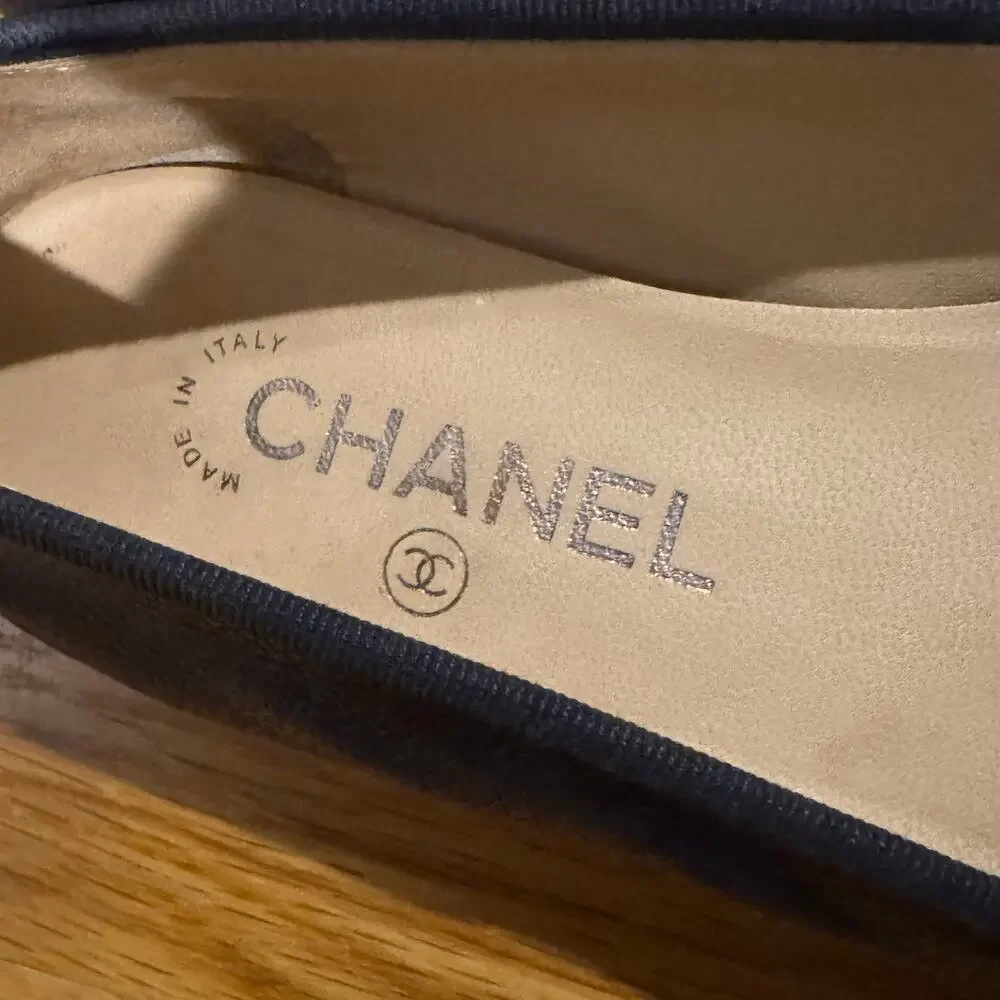 Authentic Chanel 37.5 Dark Navy Blue (Like Black) Ballet Flats Caviar Leather CC